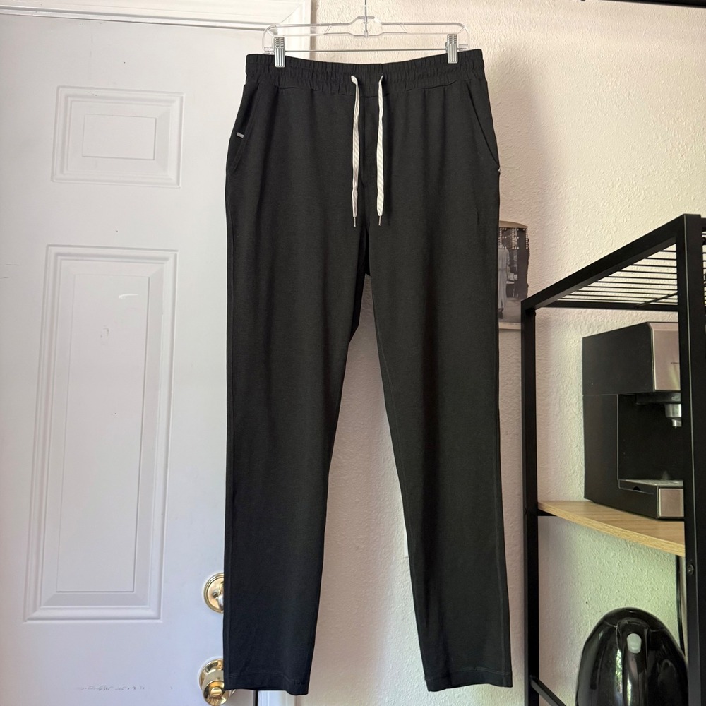 VUORI washed black dark charcoal grey pull on atheltic cropped knit sweat pants